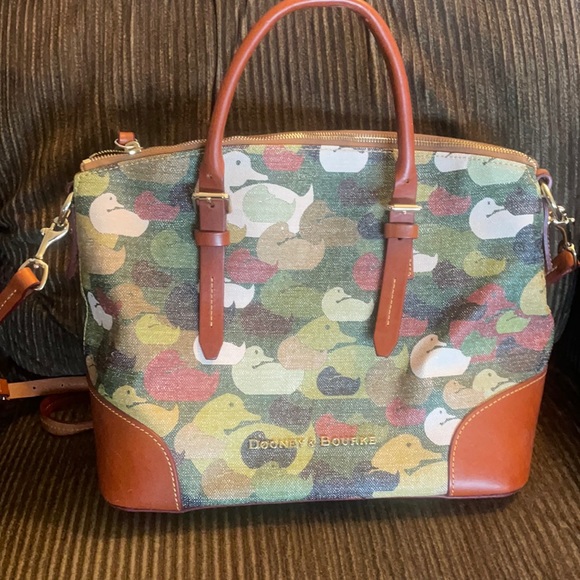 Dooney & Bourke Handbags - DOONEY AND BOURKE DUCK 🦆 PURSE USED ONCE!
